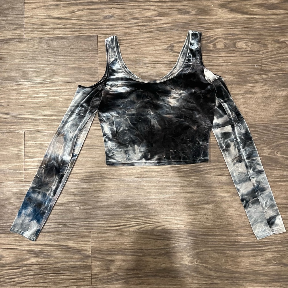 TELA Tie-Dye Cold Shoulder Women's Crop Top